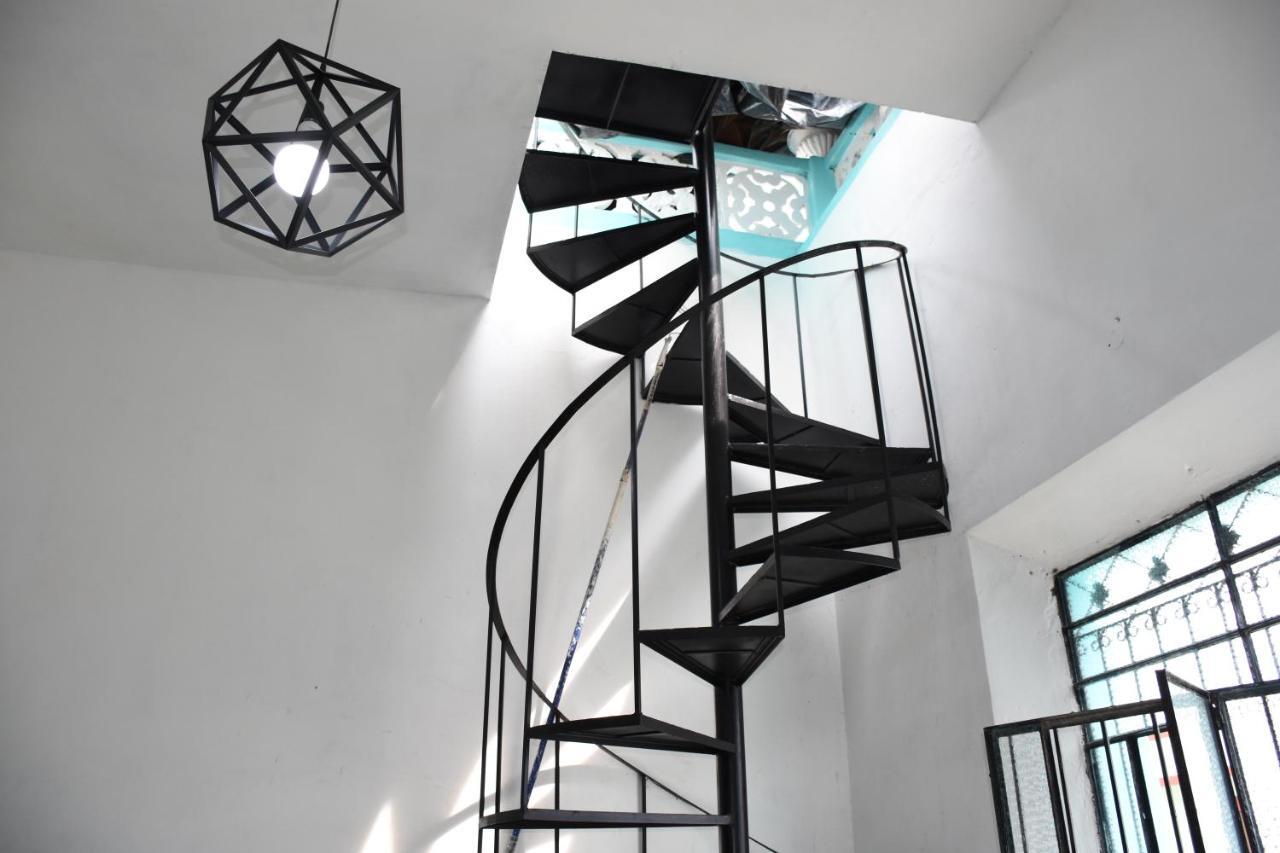 Merida 62 Hostel Bagian luar foto